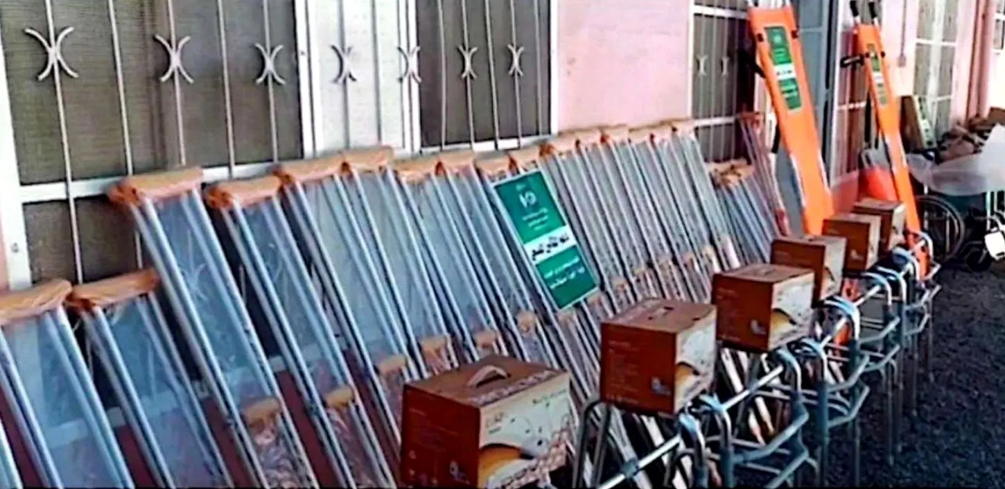 عكازات وكراسي متحركة جديدة ضمن معدات القطاع الصحي